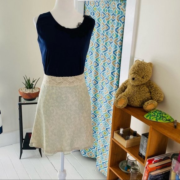 Express gorgeous silk skirt in mint green skirt (size S) - Picture 2 of 9